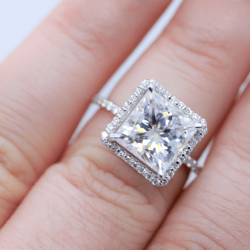 How to Find Moissanite Engagement Rings Toronto?