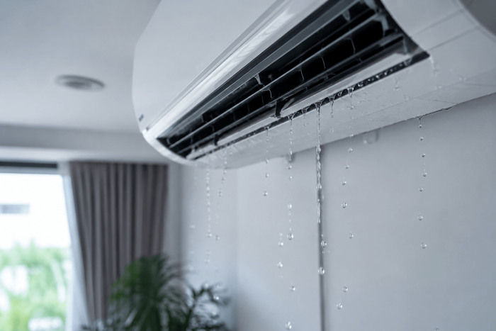 Signs and Symptoms of an Air Conditioning Leak